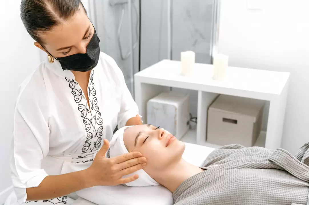 Profesionāla masāža veicina sejas ādas atjaunošanos bez injekcijām